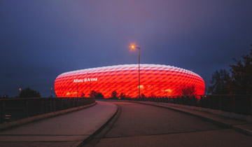 Die Allianz Arena in München steht sinnbildlich für die Dominanz des FC Bayern in diesem Jahrzehnt @ Herr Bohn / Unsplash